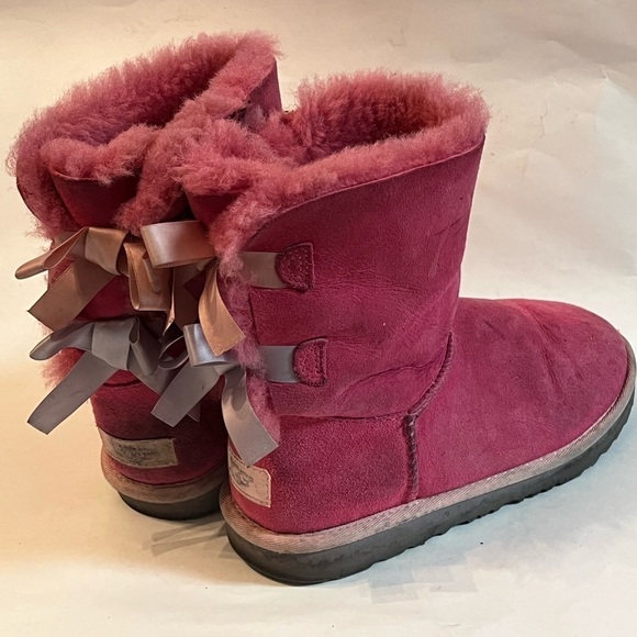 UGG Australia Bailey Bow II Pink/Icelandic Sz 4 Big Kids Boots 1017394K - Picture 3 of 8